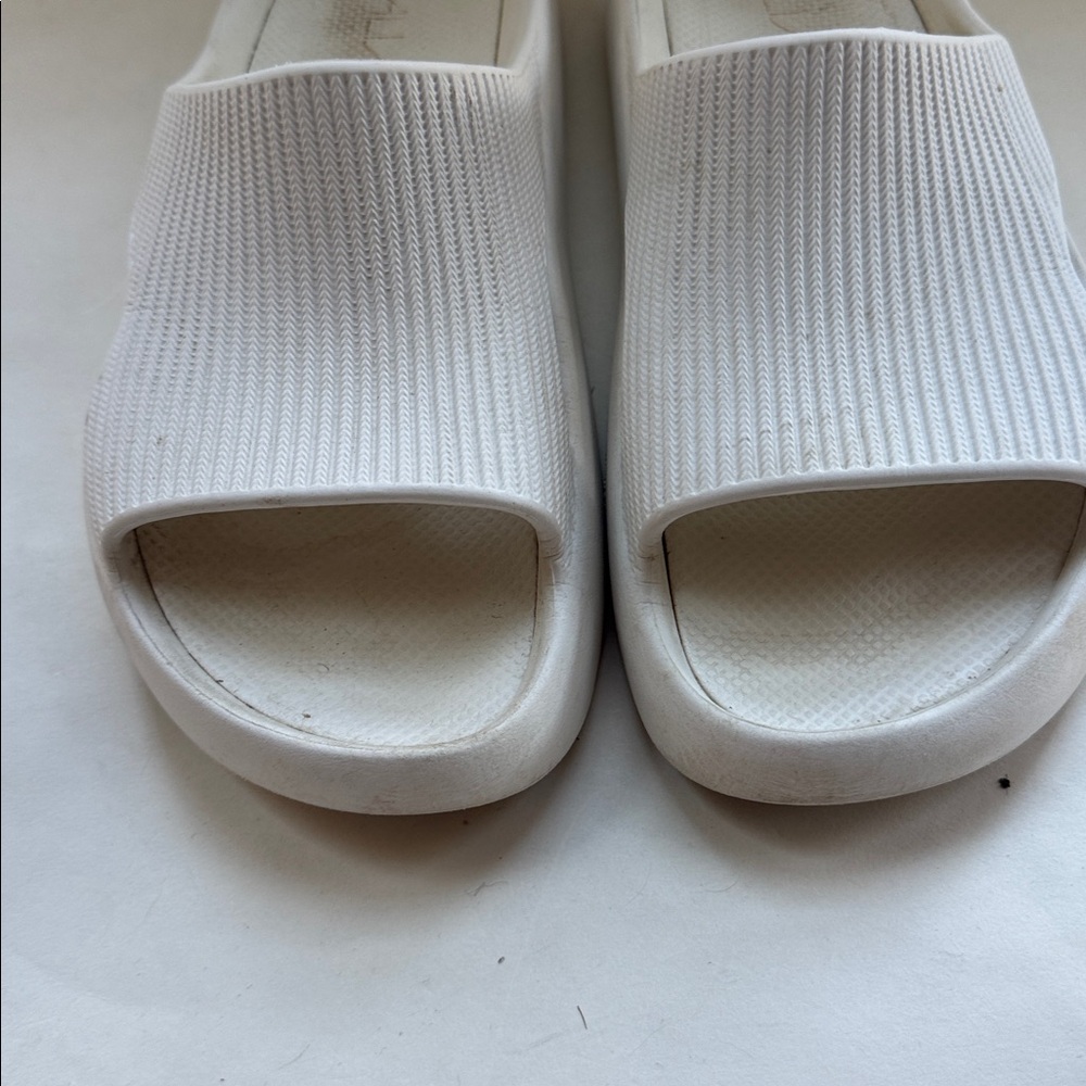 CALIA Carrie Underwood White Slip On Clogs Molded Slides White Size 7 GUC $75 - Picture 7 of 10